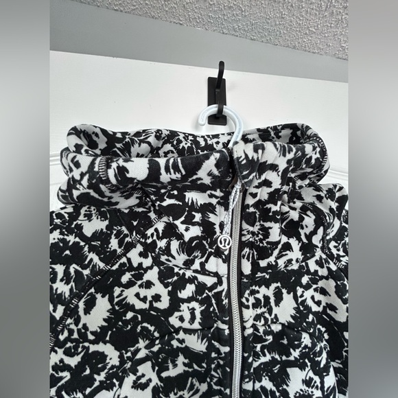 Lululemon Scuba Hoodie III - Fleur Sombre White/Black Pattern - Picture 3 of 10
